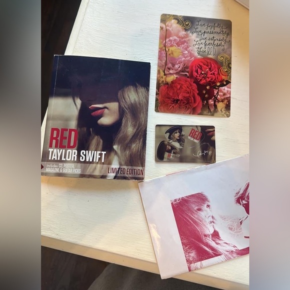 Taylor Swift Red (NOT TV) Zine Pack 2012 Limited Release With Book, CD, etc. - Picture 1 of 6